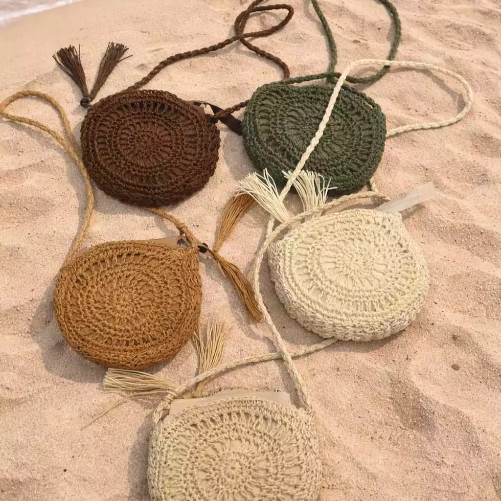 Bolsa Palha Sintética Alça Longa Transversal Mandala Espiral Artesanal