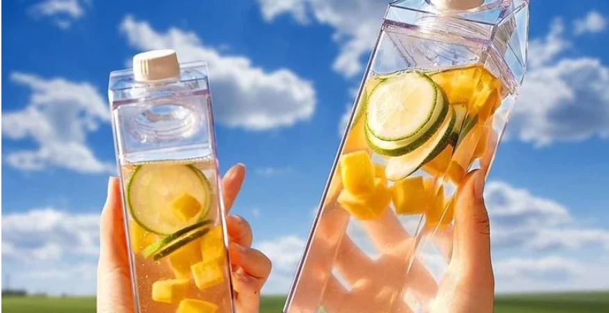 Kit 2 Garrafas Formato Caixa de Leite Acrílico Transparente 500ml e 1Litro