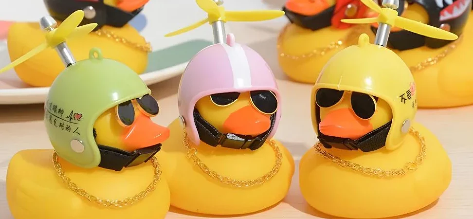 Patinho Jack da Zueira (com Led) e Acessórios Pato de Borracha Enfeite Decora Bike Moto