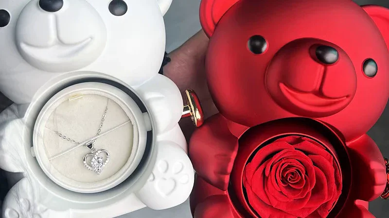 Caixa De Presente. Giratória De Urso Floral Simbolizando Amor Eterno Com Estrutura De Design Exclusivo