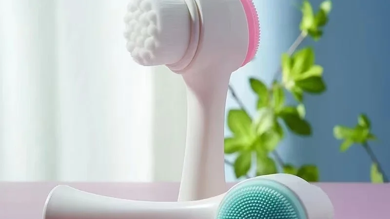 Escova de Limpeza Facial 2 em 1 | Cerdas + Silicone.