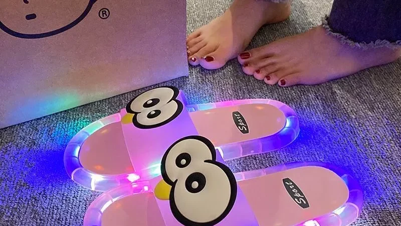 Chinelos luminosos antiderrapante legal único